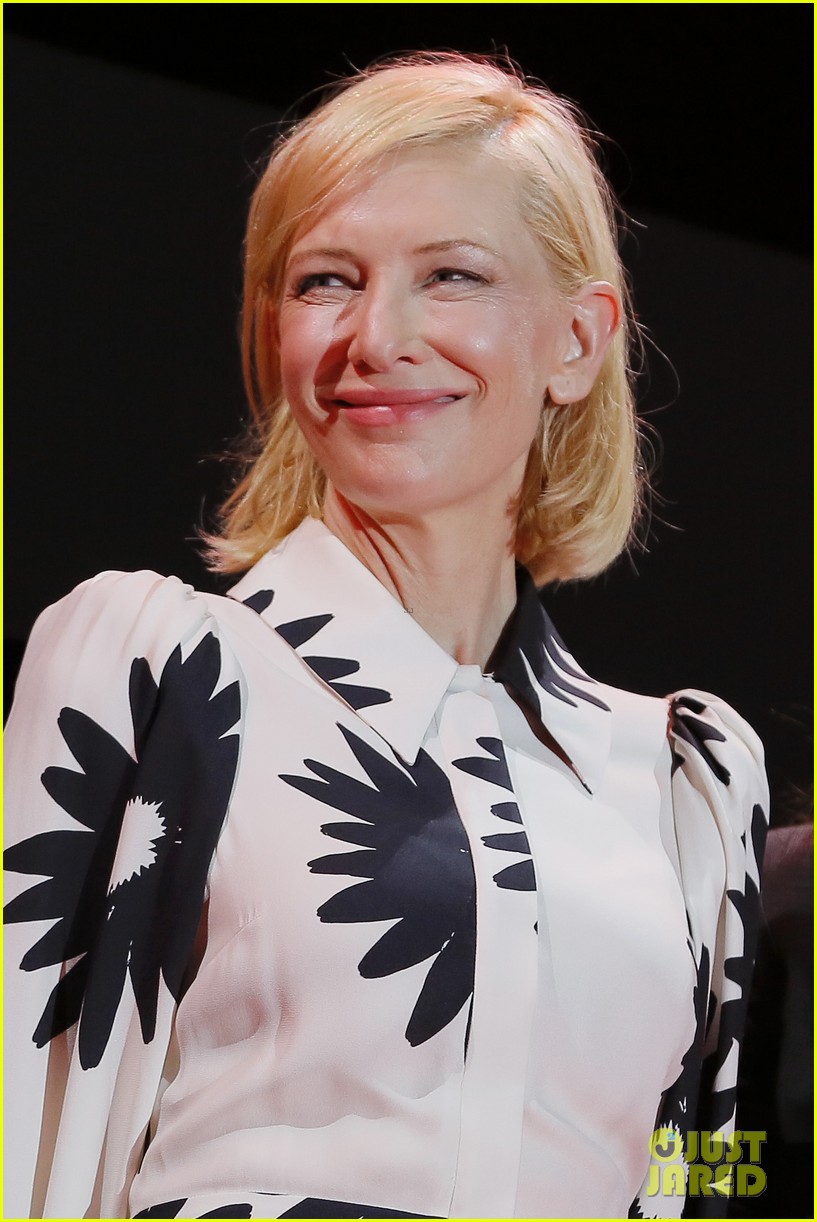 cate-blanchett-stella-mccartney-look-venice-event-14.jpg