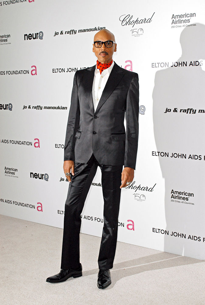 Oscars_elton_john_party_023_wenn2767582.jpg