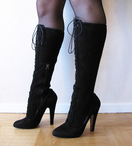 alaia_black_boots_02.jpg