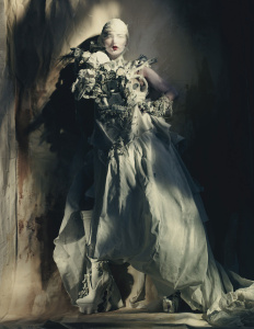 Paolo Roversi, A Girl of Singular Beauty, Vogue Italia, 2004