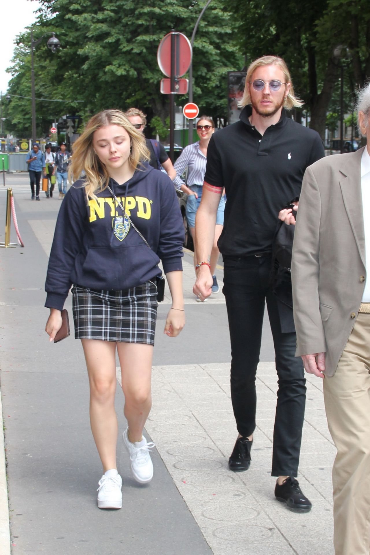 chloe-grace-moretz-out-in-paris-06-17-2018-0.jpg