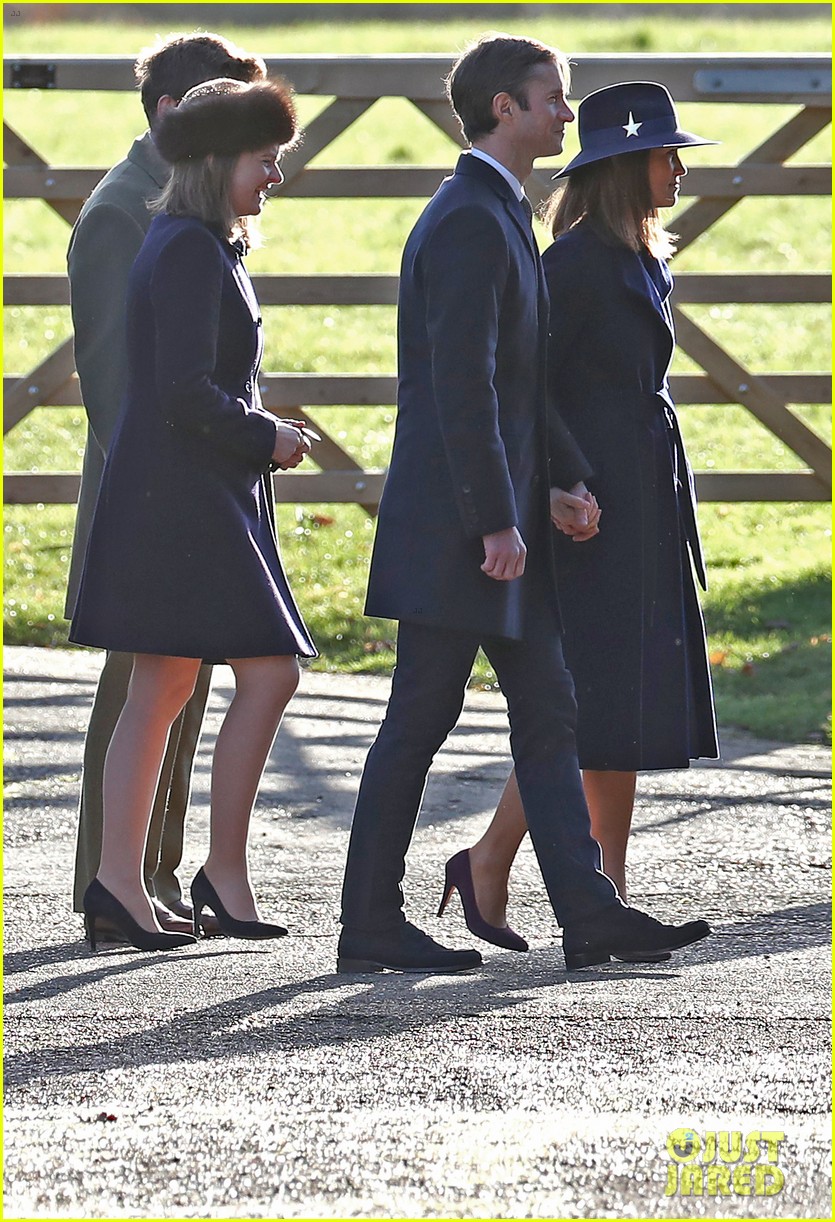 kate-middleton-pippa-middleton-church-03.jpg