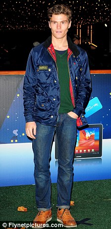 article-0-0ED8329B00000578-681_224x461.jpg