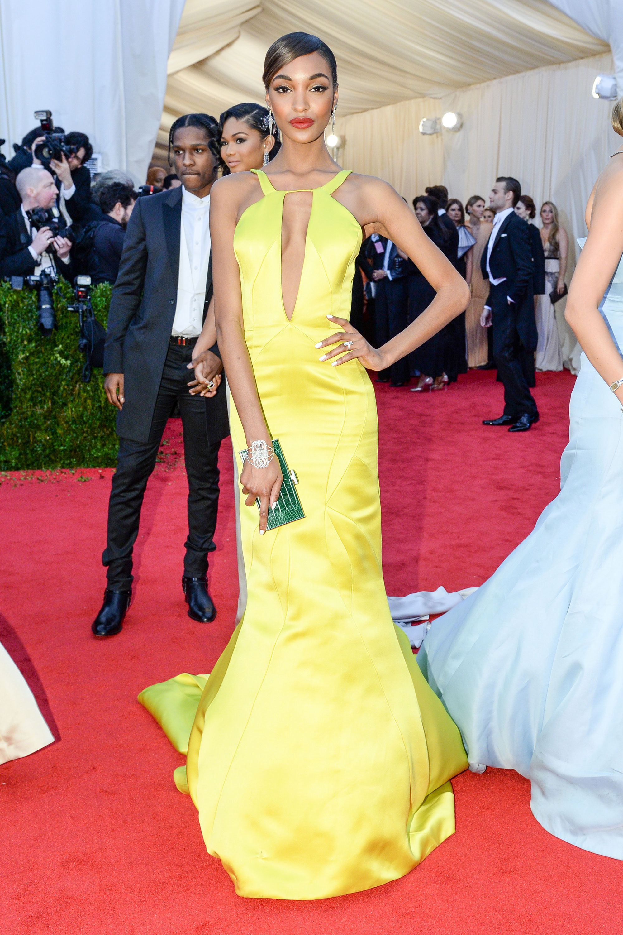 54bca577ce1aa_-_hbz-met-gala-2014-jourdan-dunn.jpg