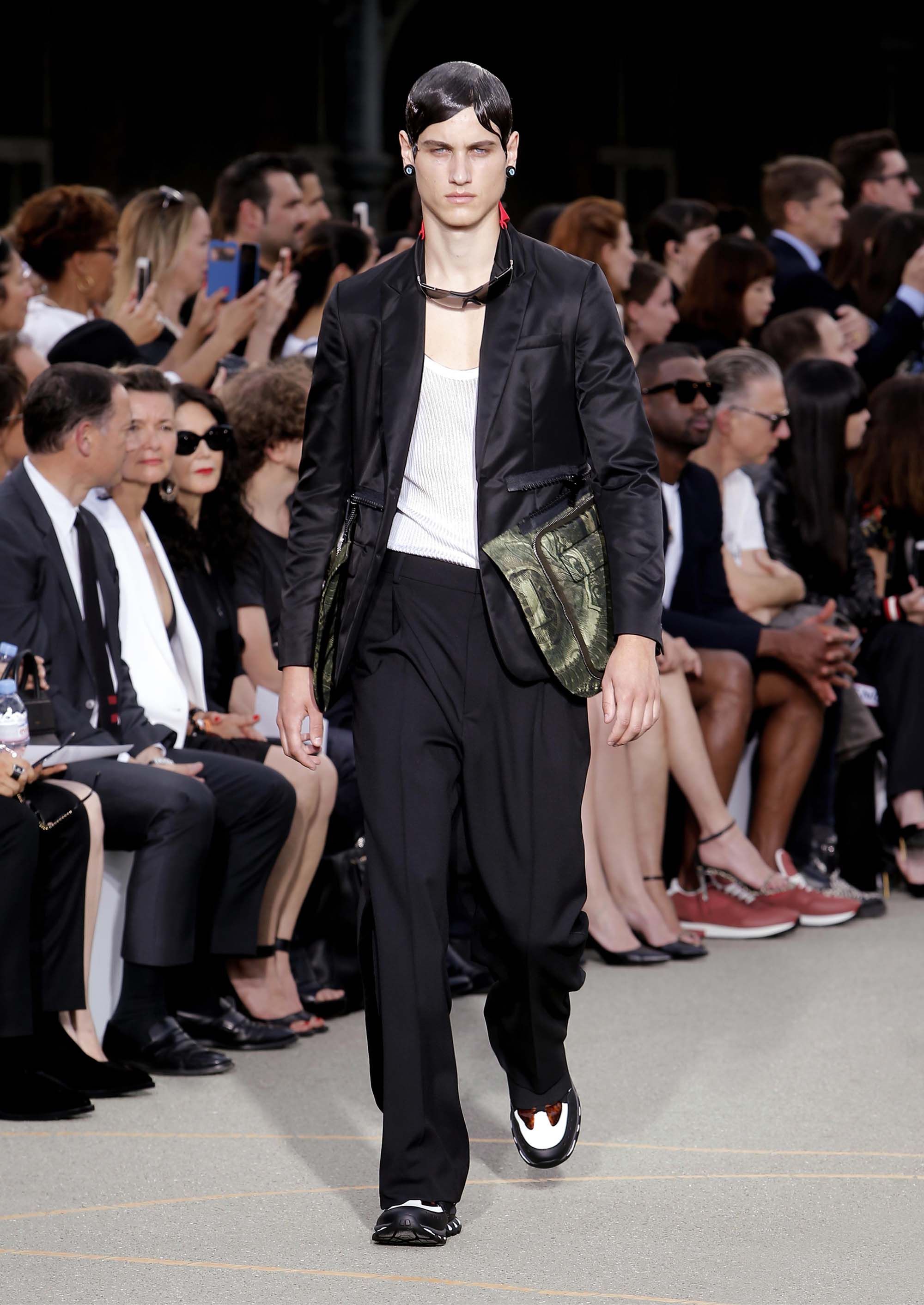 01-givenchy-men-ss-17.jpg