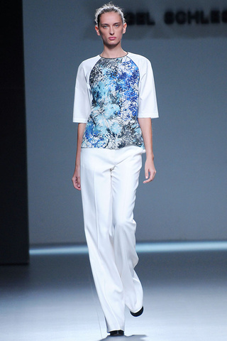 angel_schlesser_pasarela_565548549_320x480.jpg