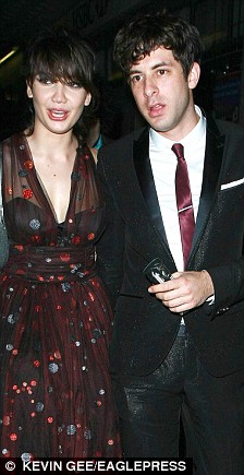 article-0-012F202C00000578-870_224x435.jpg