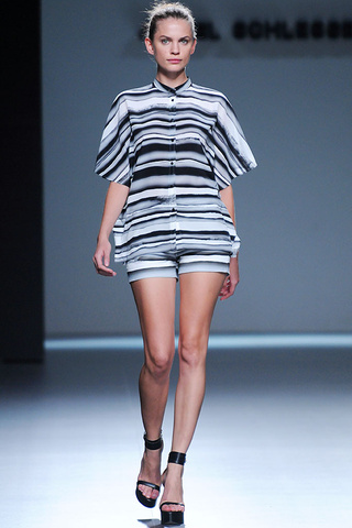 angel_schlesser_pasarela_570597941_320x480.jpg