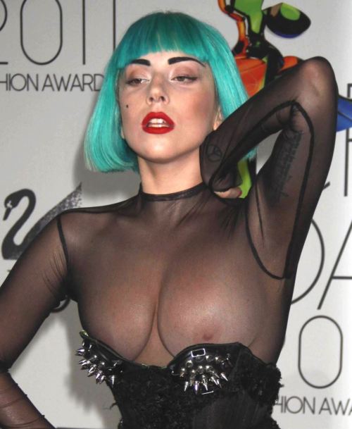 Lady Gaga: Nipple slip in New York