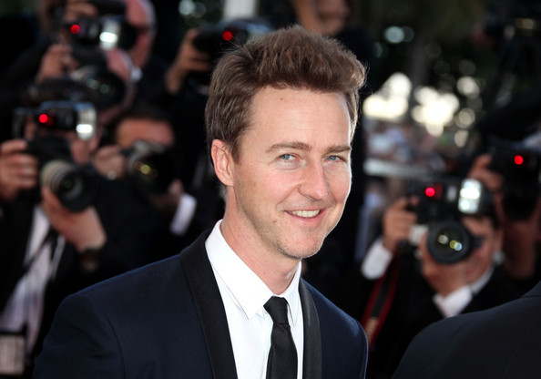 Edward_Norton_Celebs_Cannes_Opening_Ceremony_i_Lo.jpg