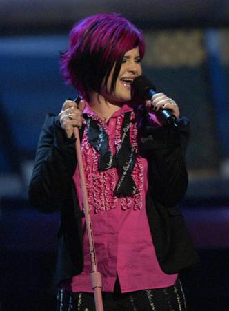 kelly-osbourne_mtv-awards_060102.jpg