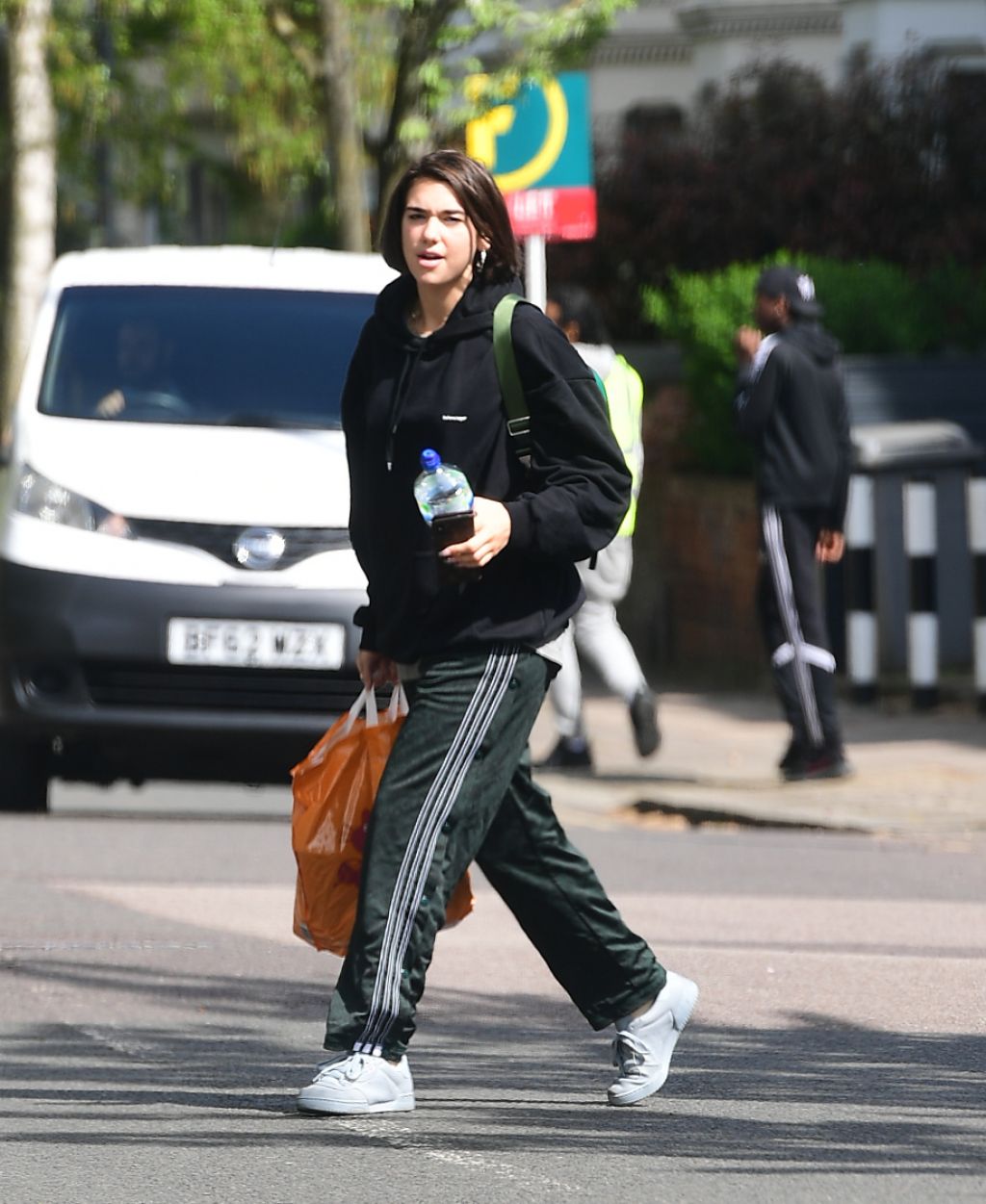 dua-lipa-street-style-london-05-31-2018-6.jpg