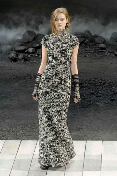 Chanel_Fall_2011_ASkbl4xb_YNjl.jpg