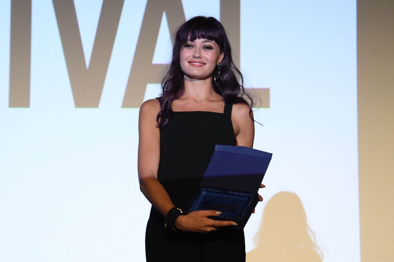 ella-purnell-filming-italy-sardegna-festival-dinner-in-cagliari-06-15-2018-4.jpg