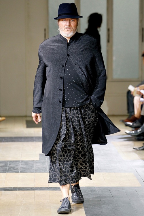 yohji-yamamoto-spring-summer-2012-paris-9.jpg