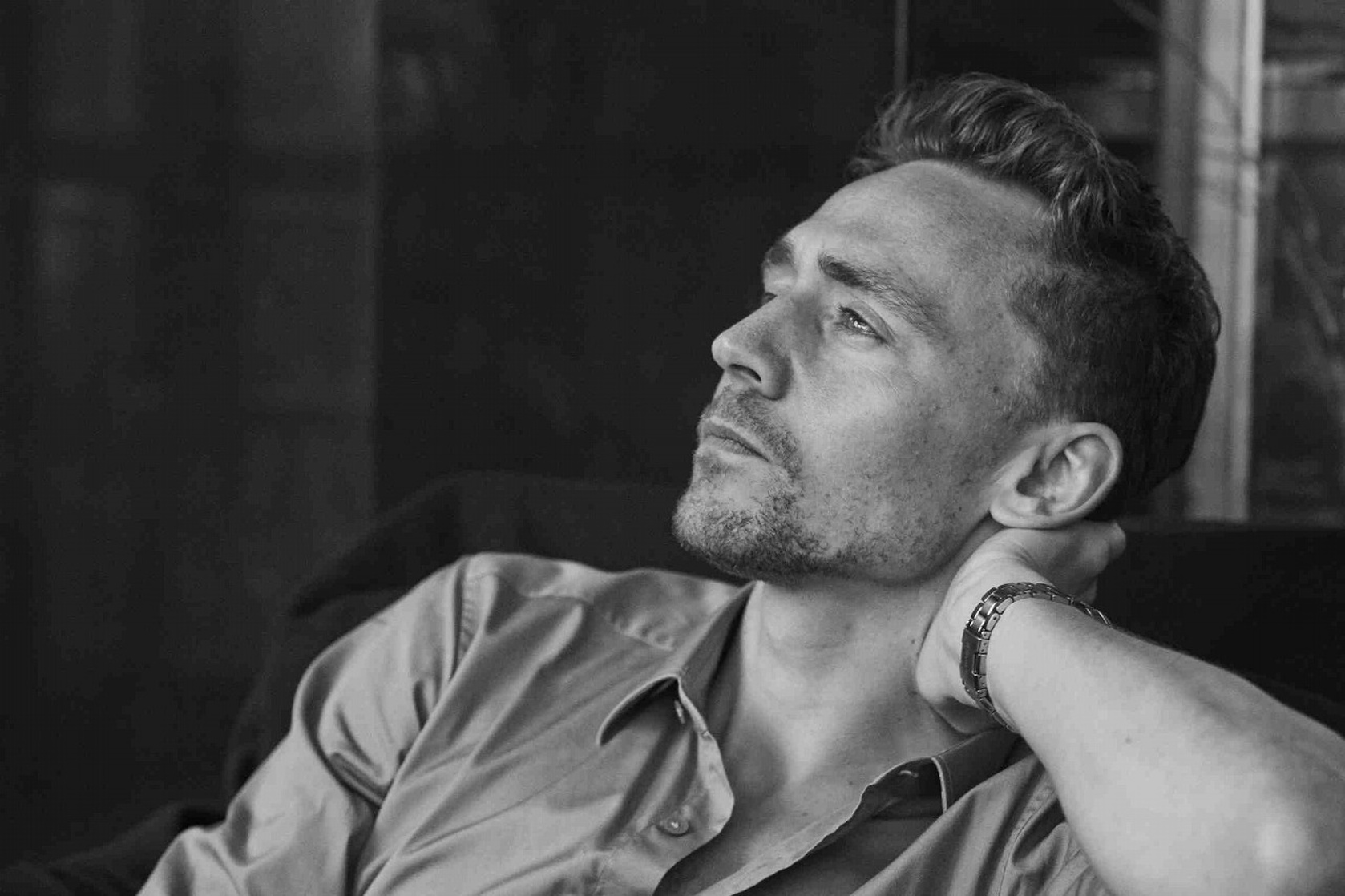 1118full-tom-hiddleston.jpg