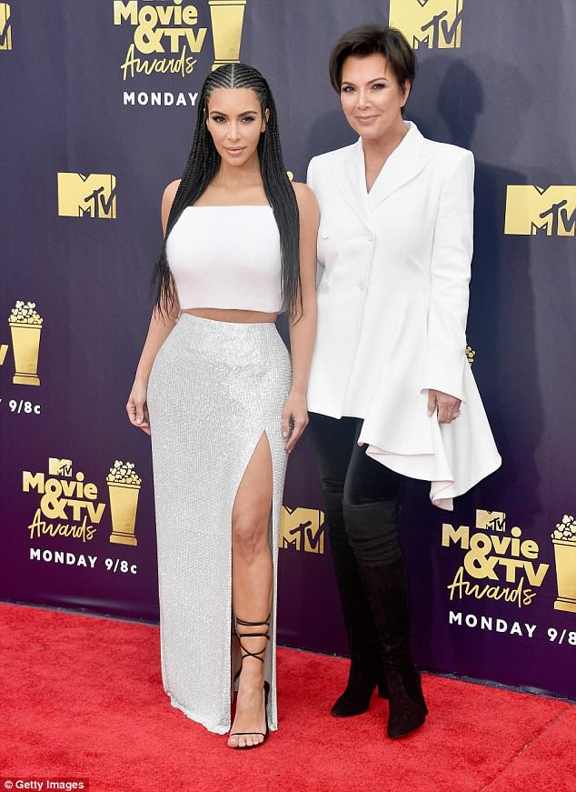 4D5196E800000578-0-Mother_daughter_date_Kim_Kardashian_and_Kris_Jenner_were_dressed-m-2_1529199756273.jpg