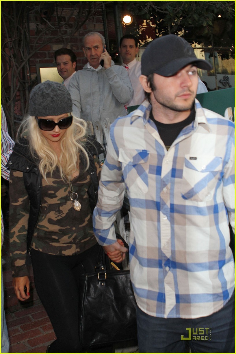 Christina-Matt-out-in-LA-christina-aguilera-18079485-817-1222.jpg