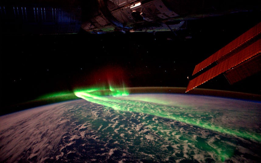 aurora_space_stati_2166230k.jpg