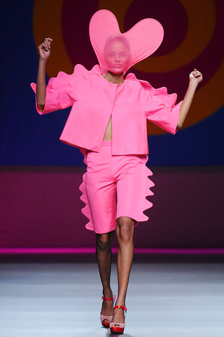 agatha_ruiz_de_la_prada_pasarela_996064603_320x4.jpg