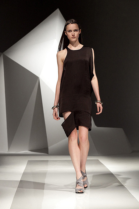 NOMIA_SPRING_2011_RTW_PODIUM_007_show_fullscreen.jpg