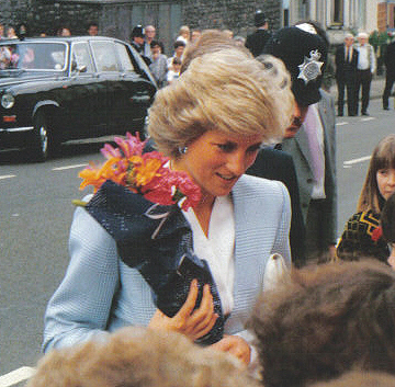 Princess_diana_bristol_1987_02.jpg