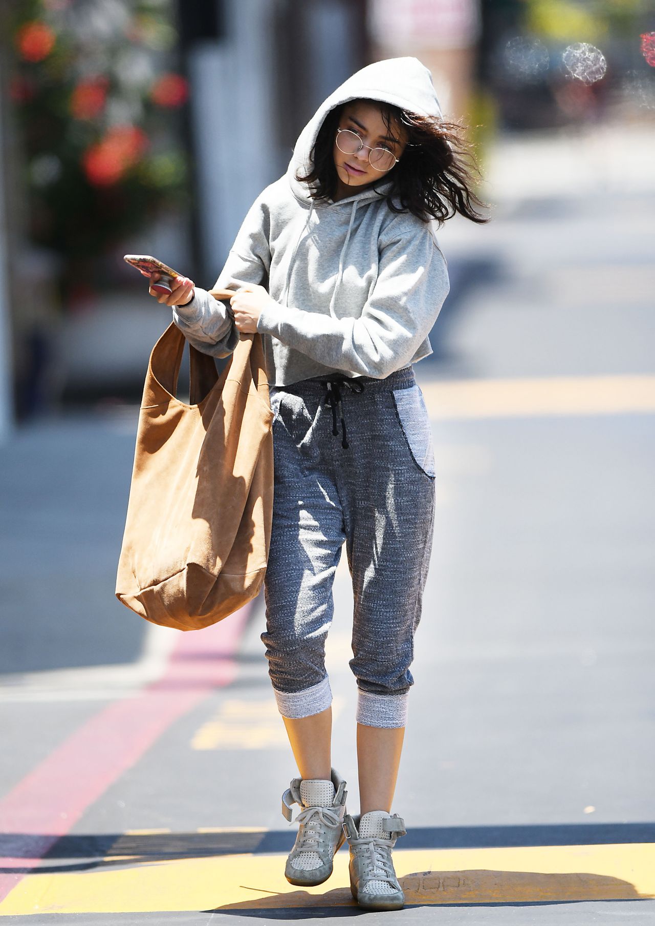 sarah-hyland-out-in-los-angeles-06-24-2018-5.jpg