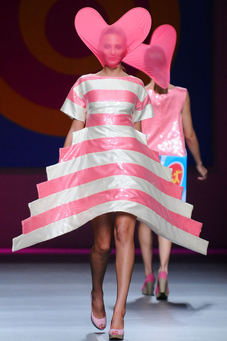 agatha_ruiz_de_la_prada_pasarela_112730464_320x4.jpg