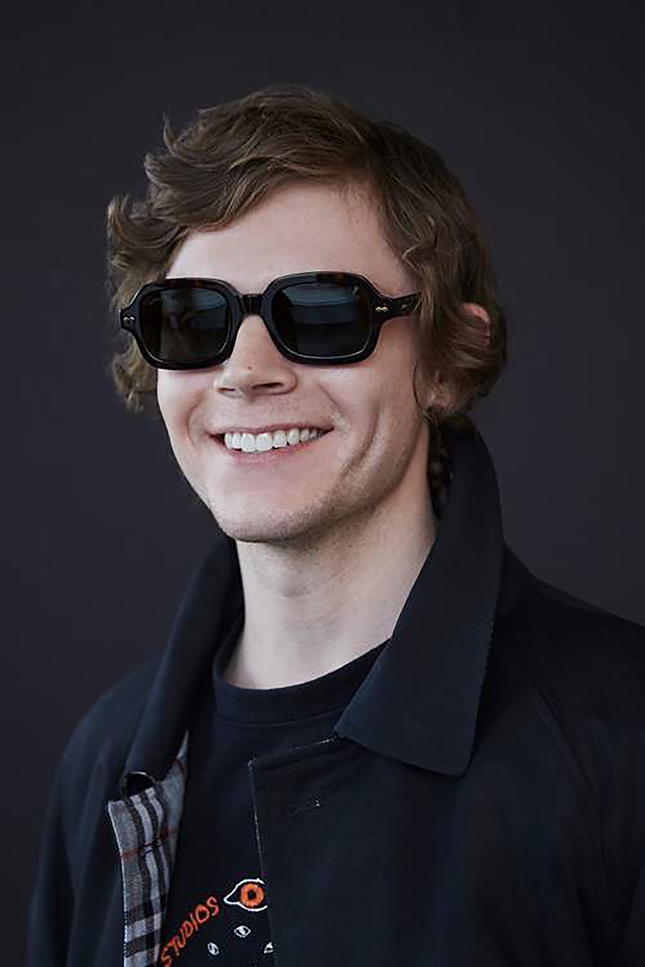 evan-peters-opens-up-about-his-role-in-pose-01.jpg