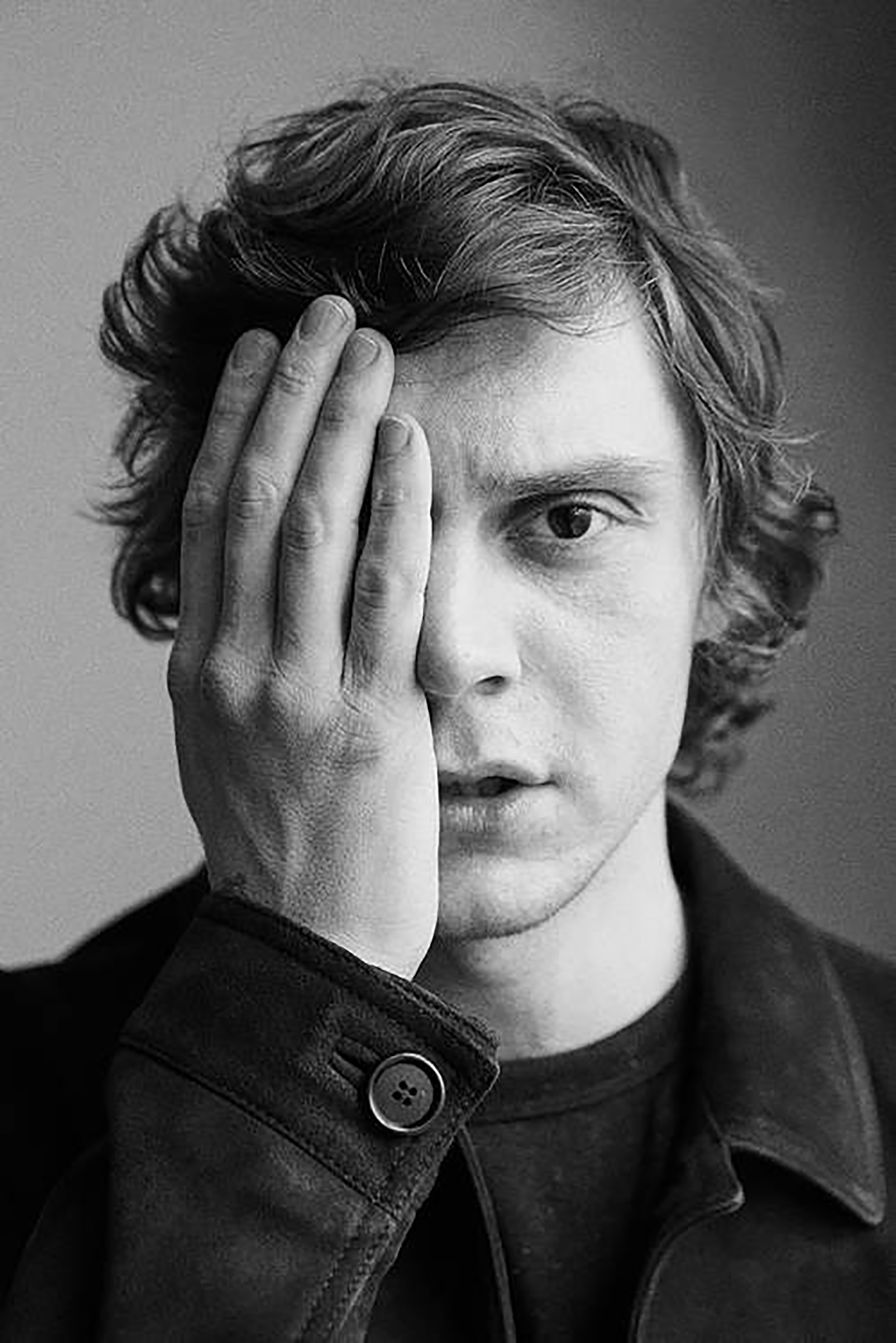 evan-peters-opens-up-about-his-role-in-pose-04.jpg