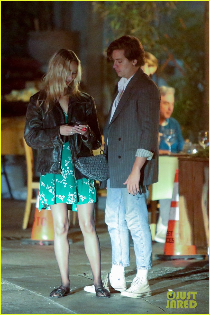 cole-sprouse-ari-fournier-pack-on-pda-dinner-date-32.jpg