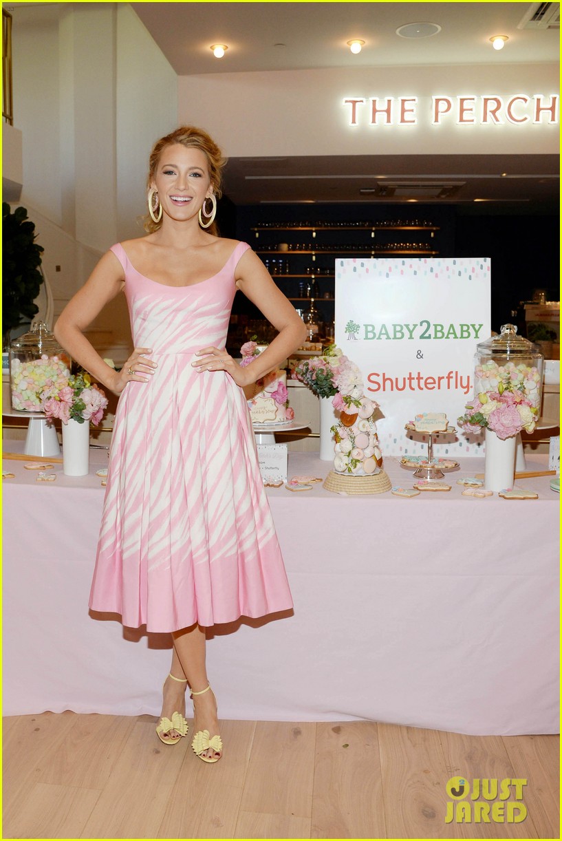 blake-lively-hosts-shutterfly-baby2baby-mothers-day-celebration-10.jpg