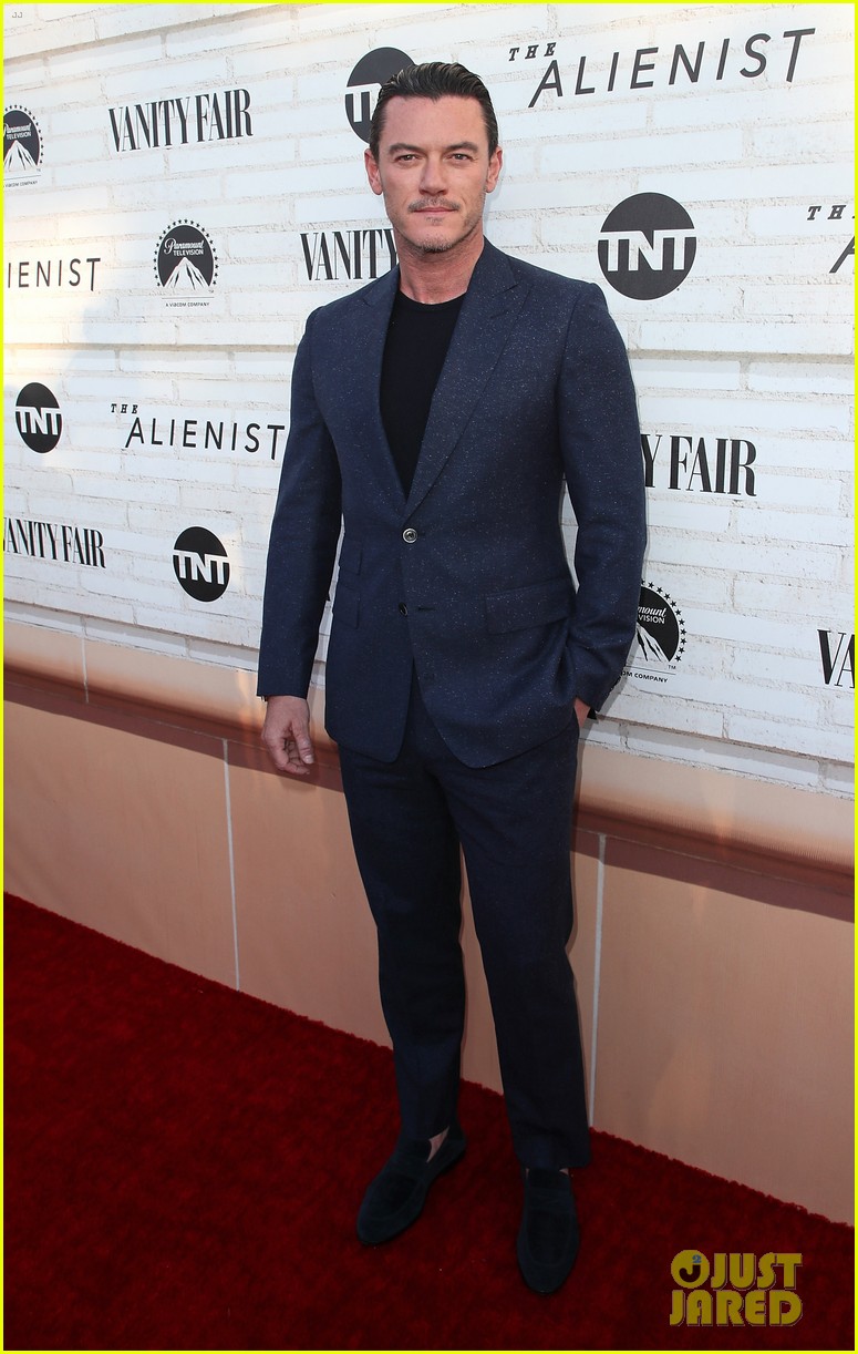 luke-evans-dakota-fanning-daniel-bruhl-the-alienist-emmy-fyc-event-13.jpg