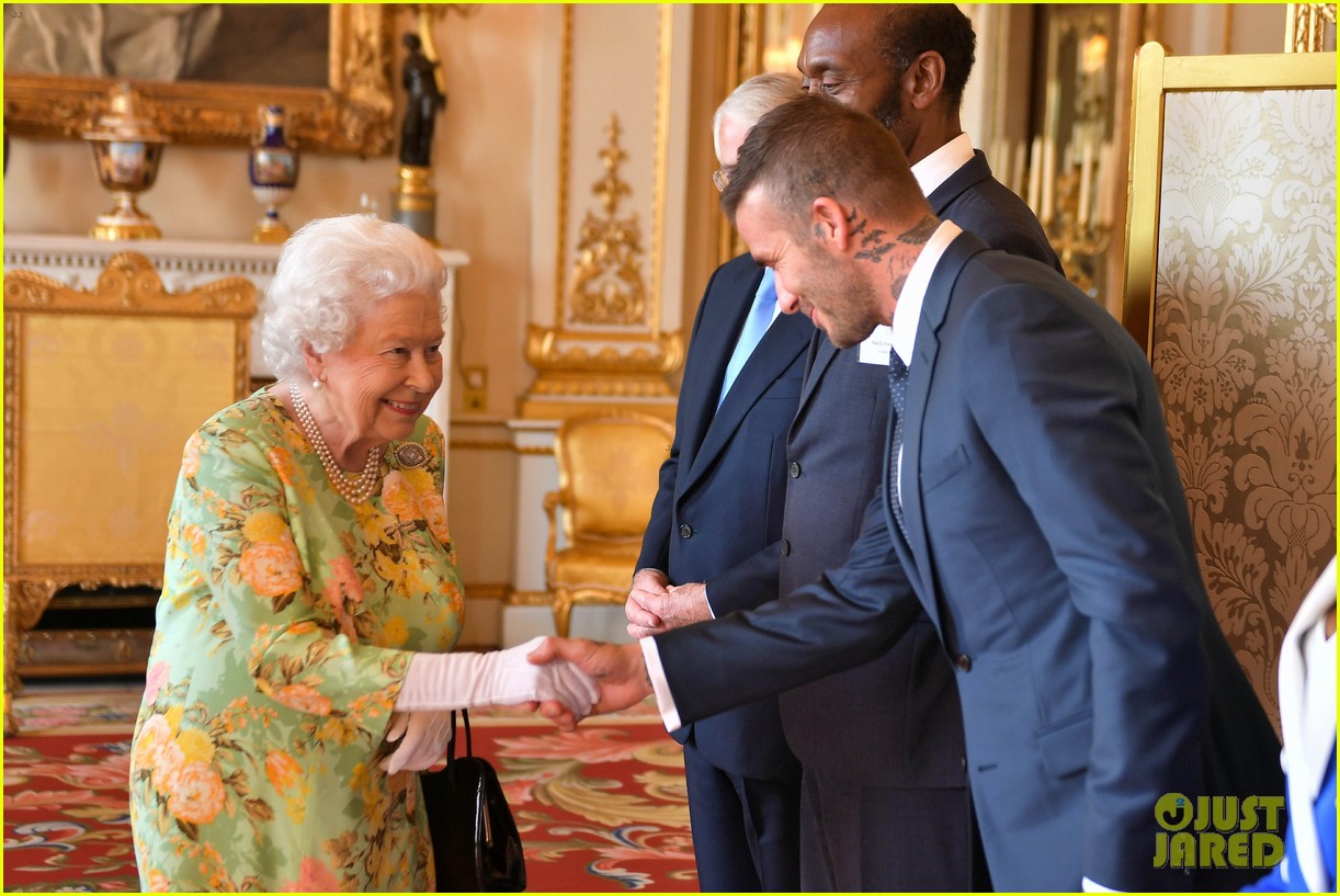 david-beckham-greets-queen-elizabeth-at-young-leaders-event-04.jpg