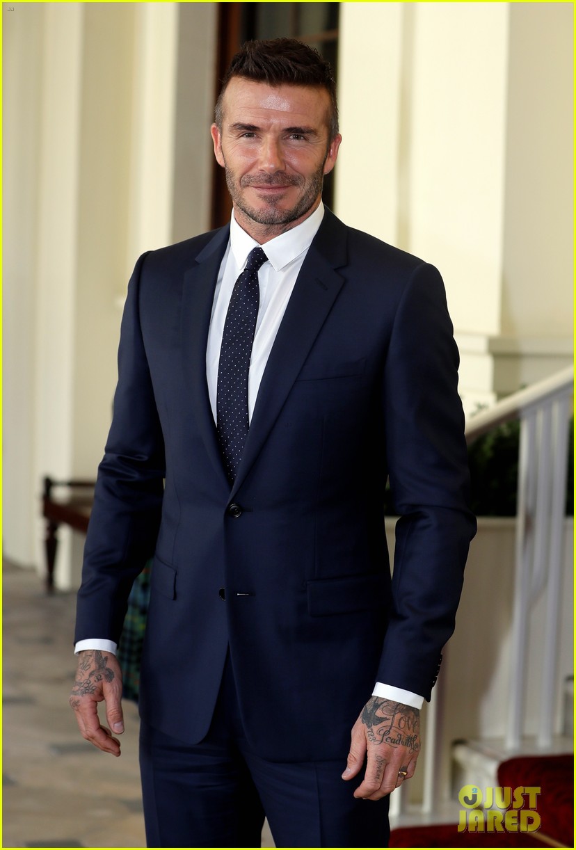 david-beckham-greets-queen-elizabeth-at-young-leaders-event-06.jpg