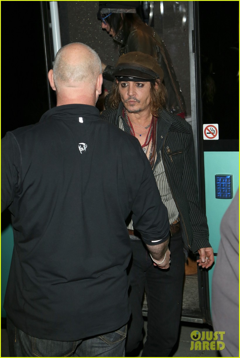 johnny-depp-steps-out-in-germany-amid-jack-reported-health-problems-01.jpg