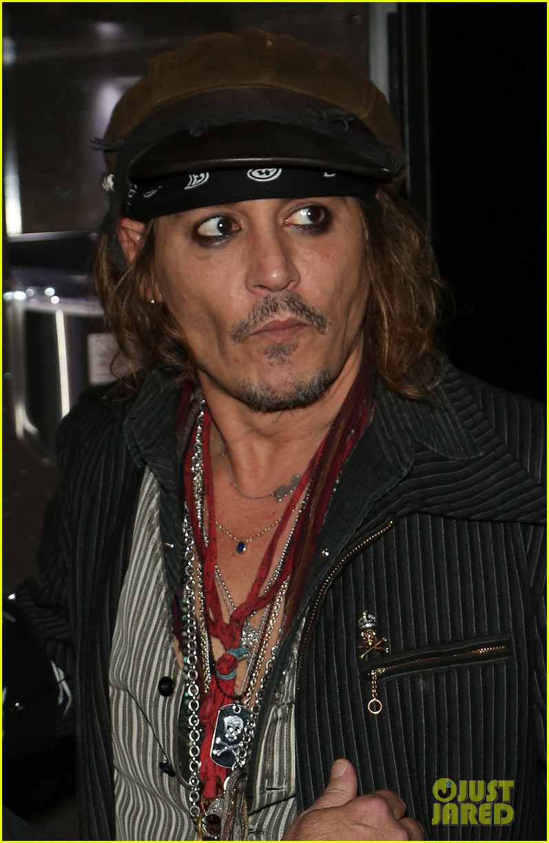 johnny-depp-steps-out-in-germany-amid-jack-reported-health-problems-02.jpg