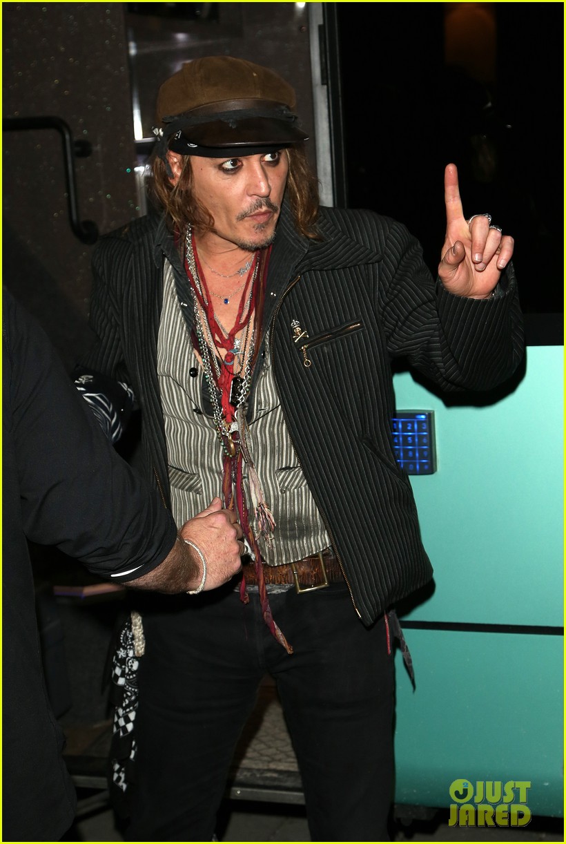 johnny-depp-steps-out-in-germany-amid-jack-reported-health-problems-03.jpg