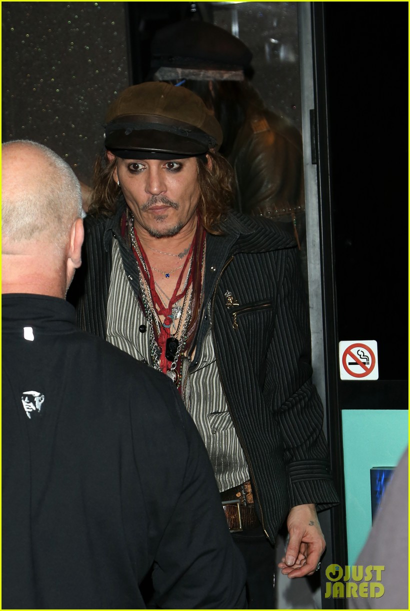 johnny-depp-steps-out-in-germany-amid-jack-reported-health-problems-06.jpg