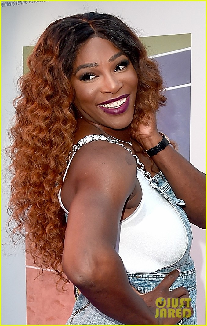 serena-williams-stops-by-womens-tennis-association-event-in-london-02.jpg
