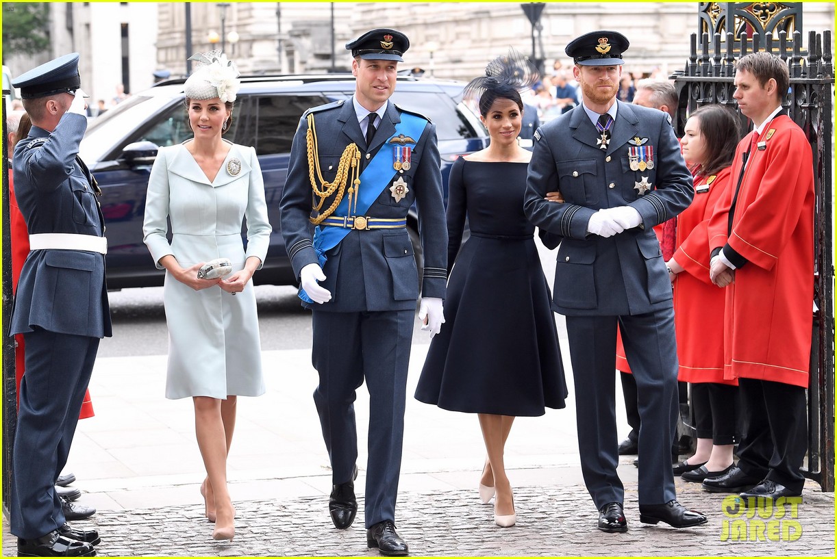 royal-family-royal-airforce-birthday-01.jpg