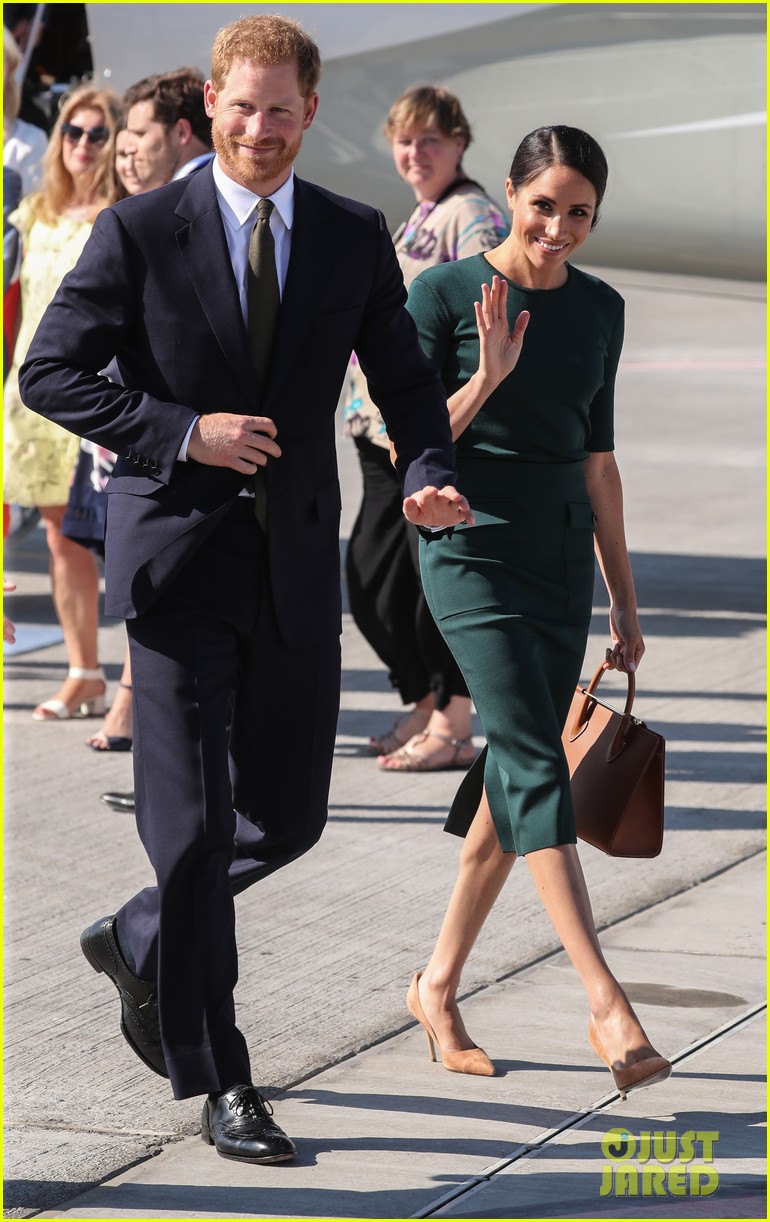 meghan-markle-prince-harry-arrive-in-dublin-02.jpg