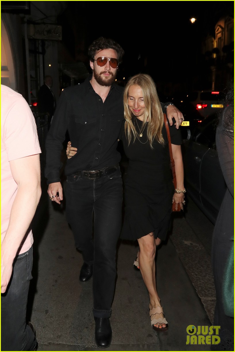 aaron-taylor-johnson-wife-sam-step-out-for-date-night-01.jpg