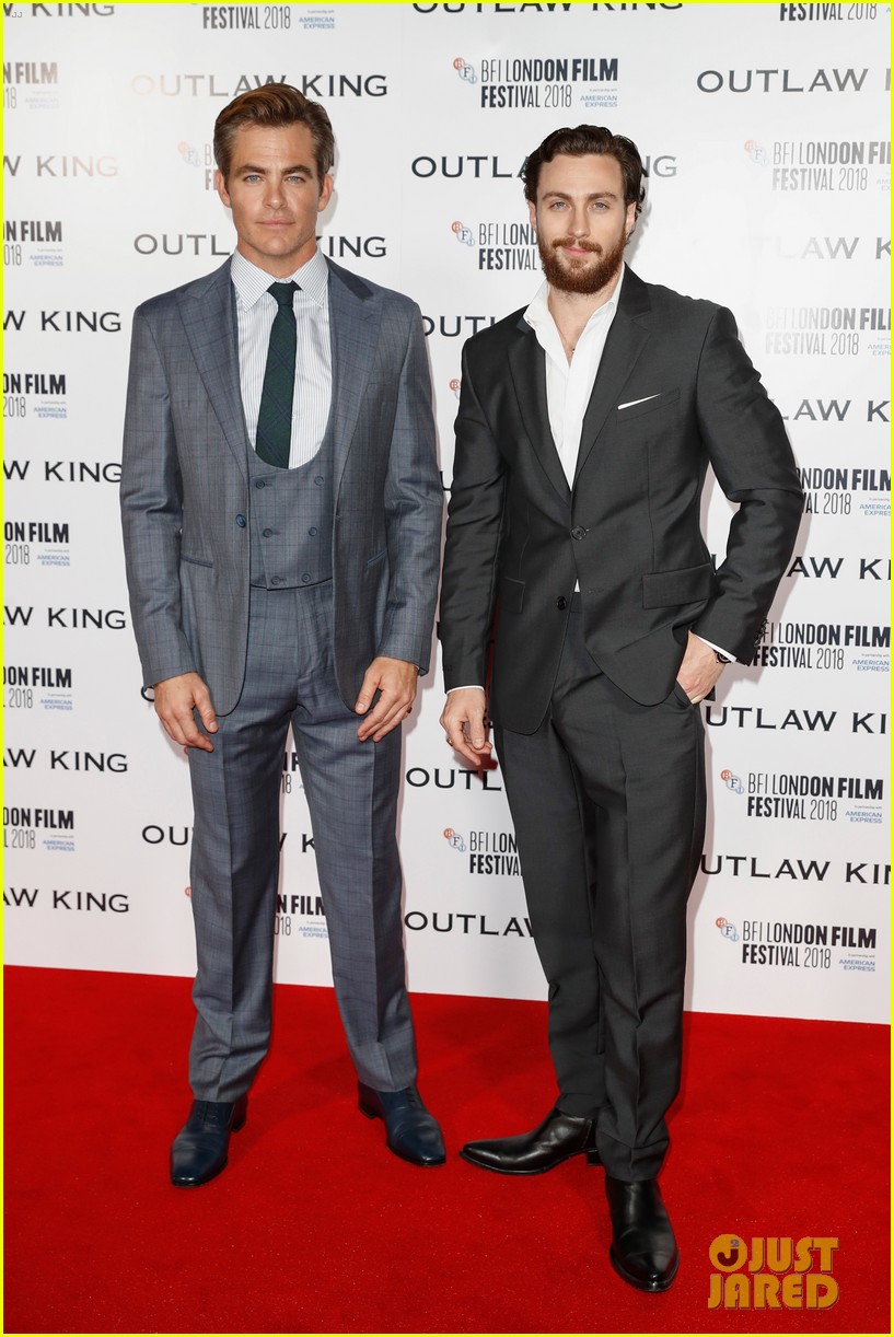 chris-pine-aaron-taylor-johnson-suit-up-for-outlaw-king-european-premiere-01.jpg