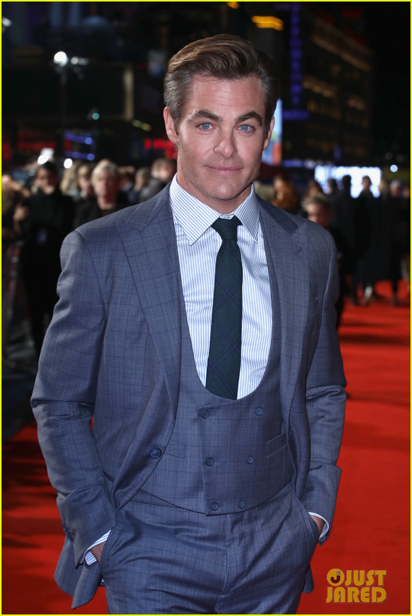 chris-pine-aaron-taylor-johnson-suit-up-for-outlaw-king-european-premiere-18.jpg