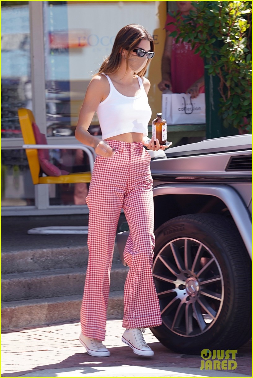 kendall-jenner-red-checkered-pants-day-out-malibu-03.jpg