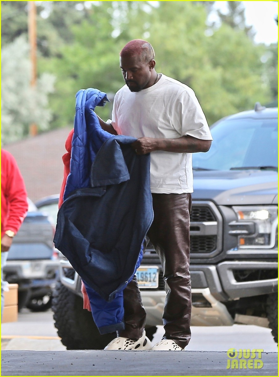 kanye-west-makes-quick-trip-to-hospital-in-wyoming-18.jpg