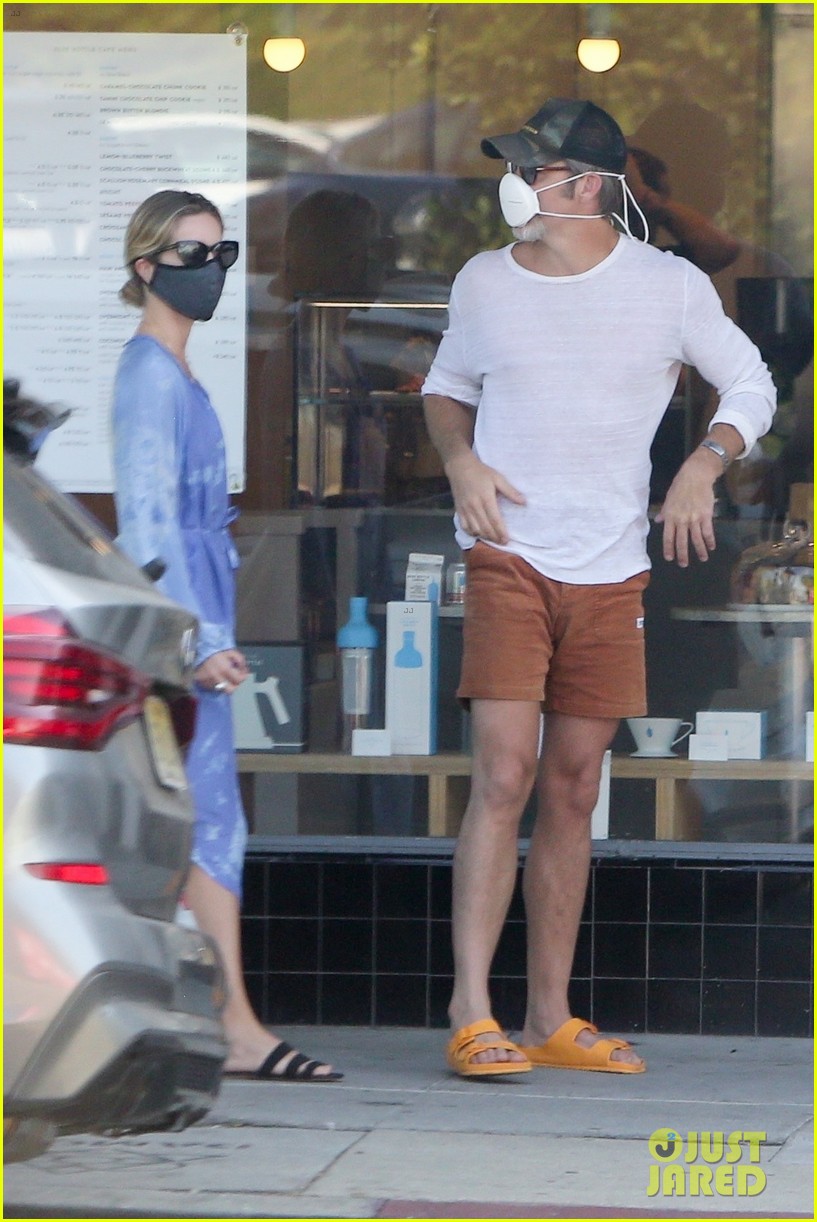 chris-pine-annabelle-wallis-coffee-august-2020-05.jpg