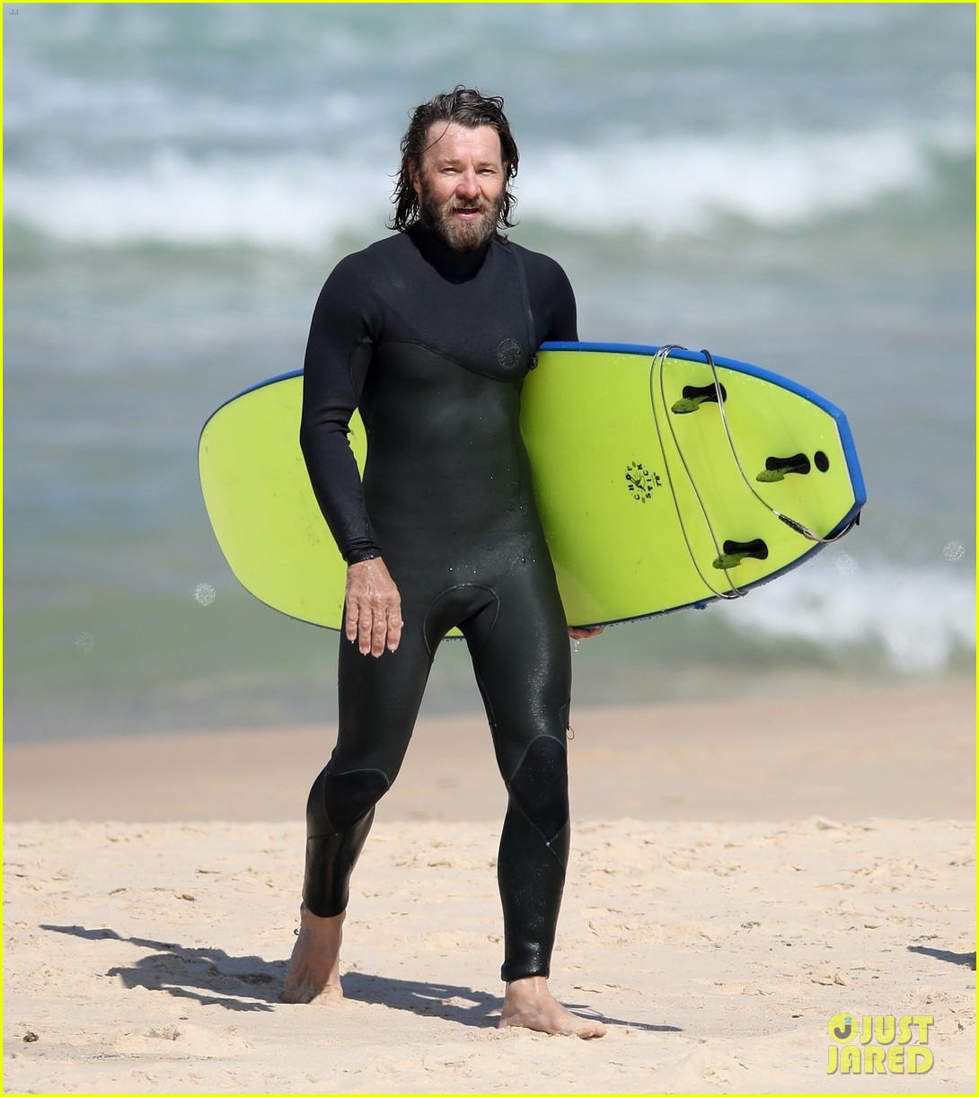 joel-edgerton-flaunts-his-abs-after-surfing-in-australia-26.jpg