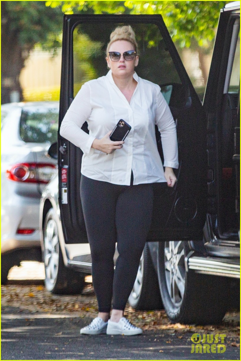 rebel-wilson-runs-errands-after-monaco-trip-05.jpg